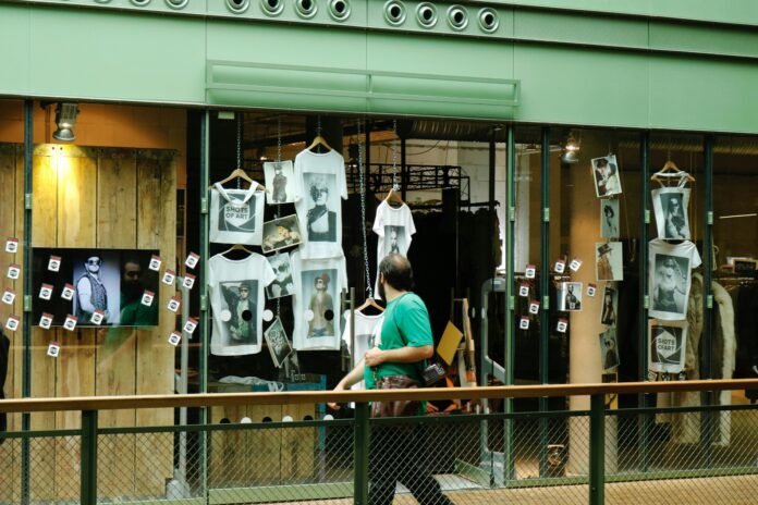 photo-1509649034328-e136ff02527c